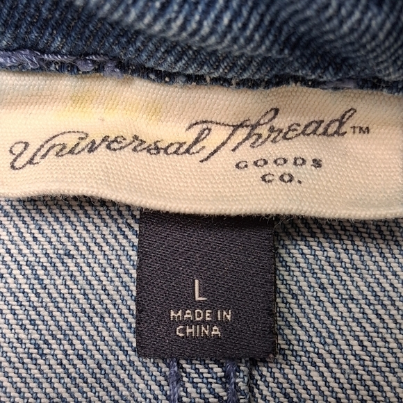 Blue Denim Jacket with Floral Embroidery        Size L - Picture 13 of 14